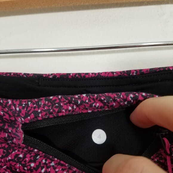 Lululemon Low Rise Speed Up Shorts Size 4 - Picture 5 of 5